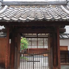 裏寺町の最も北側にある