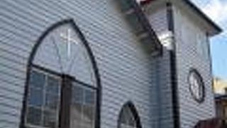 可愛らしいとんがり屋根の教会♪