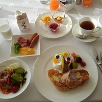 朝食のフレンチトースト、和食を選べば部屋食