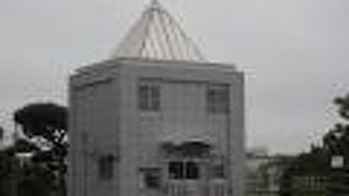 幣舞橋のたもと