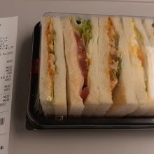 蒸し鶏のボックスサンド