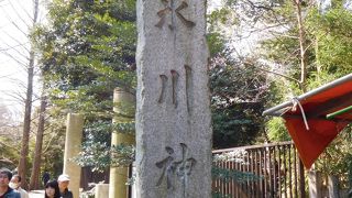池が多く、自然いっぱいの氷川神社です