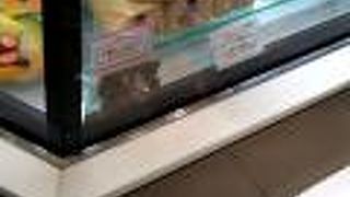 旬のフルーツを使用したロールケーキ