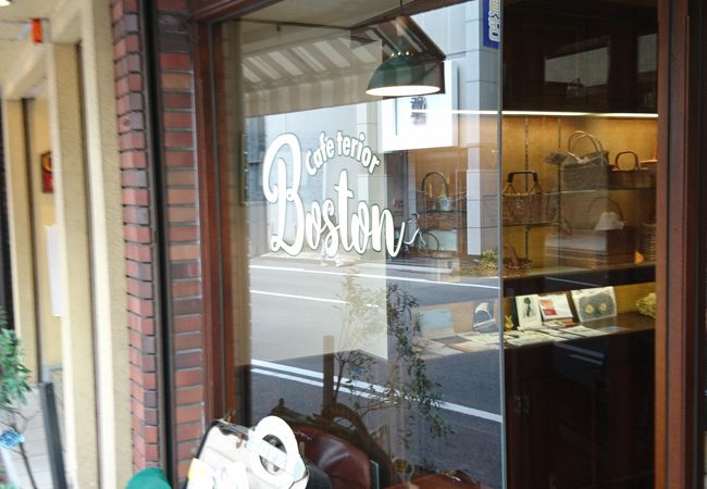 高松の渋い路面の喫茶店