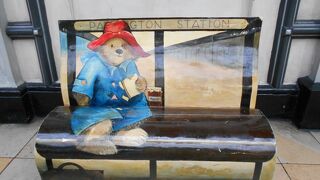 パディントングッズが並ぶ