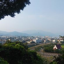 本所付近からの敦賀市内を見下ろした状況です。