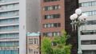 ライオンが座ってます