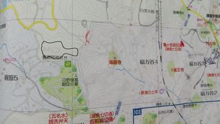 葛原岡神社の裏山は前方後方墳型をしている