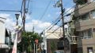 道の左右に商店