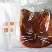 ネコの形の食パン