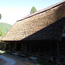 白川郷に来たのかと思うような景観