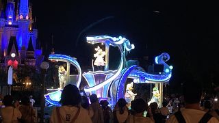 グローパレード