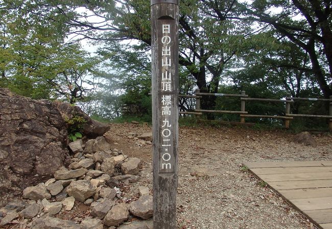  御岳山から日の出山に登りました