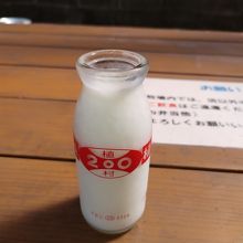 牛乳、160円