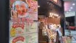 パンの食べ放題とサラダバー