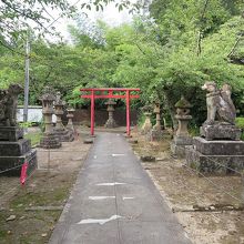 境内に入ると、奥にも鳥居