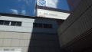 百貨店もスーパーもあります。