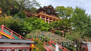 日本三大稲荷の一つ祐徳稲荷神社の楼門は日光東照宮の陽明門を模したもの