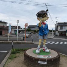 駅前のコナン像