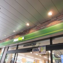 コンビニもある