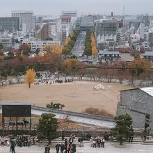 天守から見たぬの門、りの一渡櫓