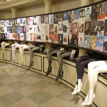 現代蔵　２階メイン商品展示