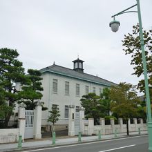 瀟洒な素晴らしい意匠の本社・事務所です