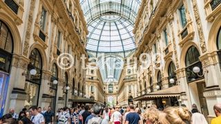 個人的にはギャルリ・サンテュベールが好きなんですが、ここははるかに大きくて、そしてゴージャスです。