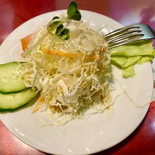 セットメニューのサラダ