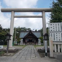 入り口の大鳥居です。