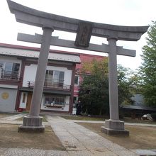 入り口の大鳥居です。