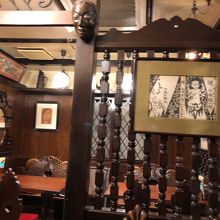 価値高そうなものが山ほど飾ってある店内