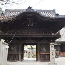 山門は威風堂々