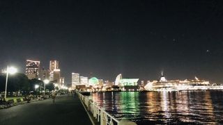 夏の夜の山下公園