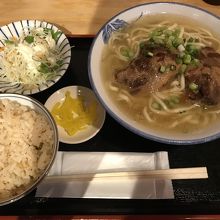 そーきそば（中）定食