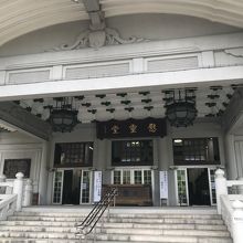 意外にもやや洋風な建物