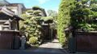 地下鉄都営三田線の春日駅から西のエリアにあります。