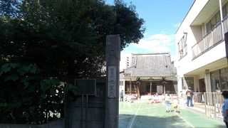 地下鉄三田線春日駅から北西に10分程度の場所にあります。