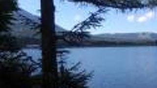 どこまでも静かな湖