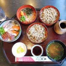 地魚海鮮丼と割子そば