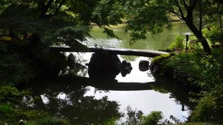 六義園の中で、絵になる光景