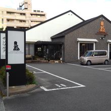 値段の割に落ち着いたレストランです