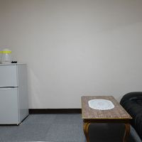 ソファーや冷凍冷蔵庫・個別空調でゆったり。