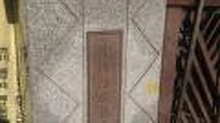 列車を眺める跨線橋