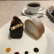 ミッドランドショコラとロールケーキ