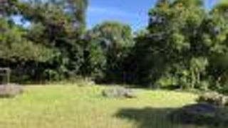 橋の近くにある遺跡です