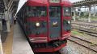 旧国鉄時代の懐かしい車両が塗色を変えて現役活動する