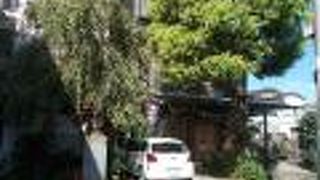 地下鉄三田線春日駅から北西に20分程度の場所にあります。