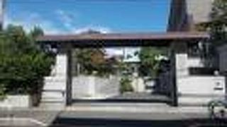 地下鉄東京メトロ有楽町線江戸川橋駅から東に5分程度です。