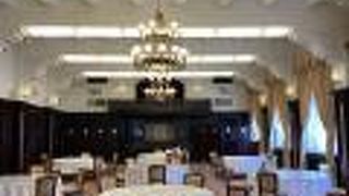 半沢直樹が勤める東京中央銀行の役員会議室でランチ